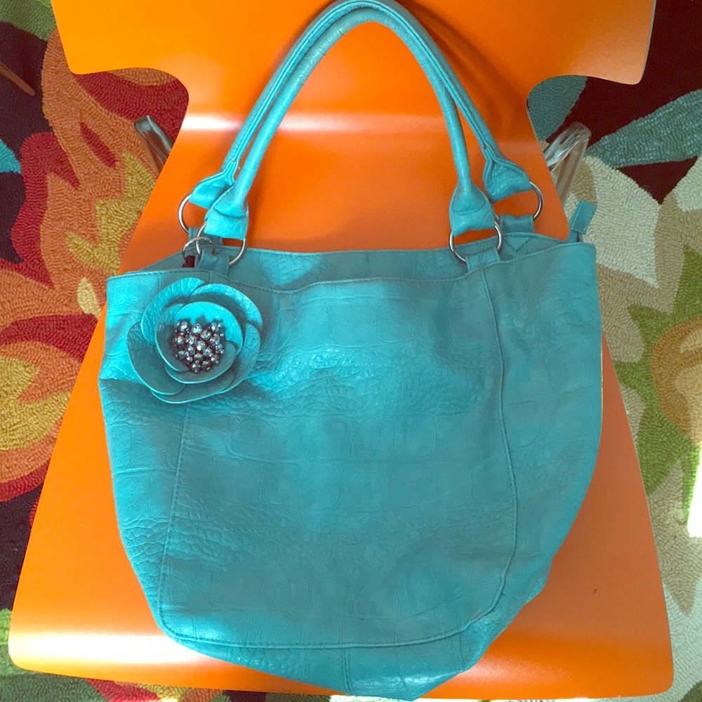 🎀 Beautiful Turquoise Handbag! 👜